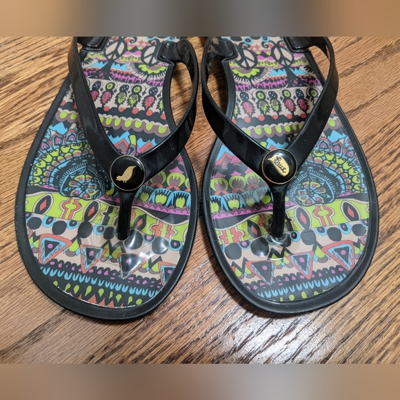 Like New Flip Flops, Size 7 - Picture 3 of 9